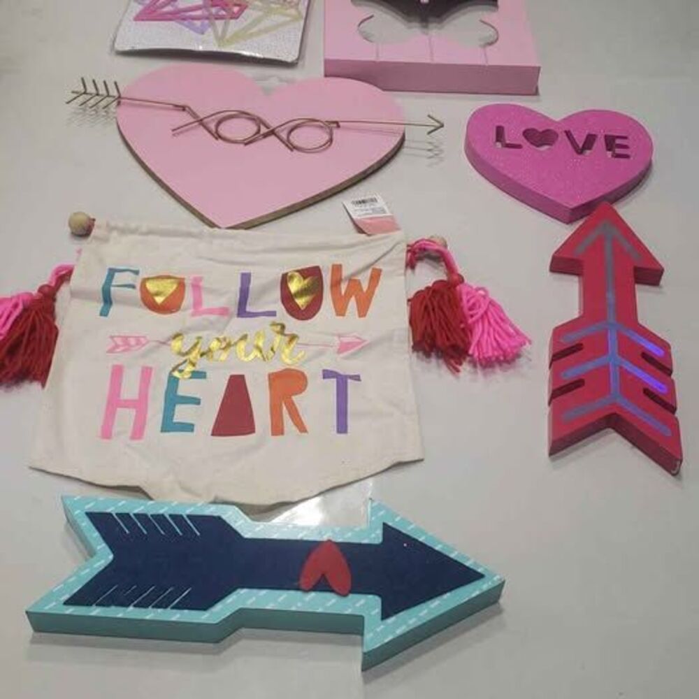 Wall art, banner lot